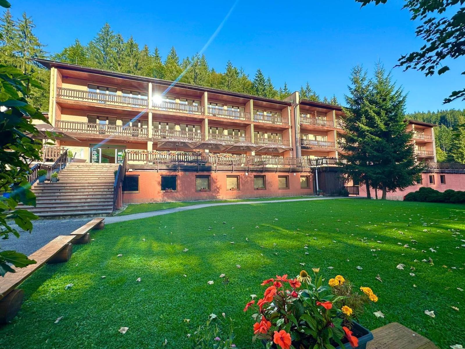 Horsky Hotel Podjavornik Papradno Экстерьер фото